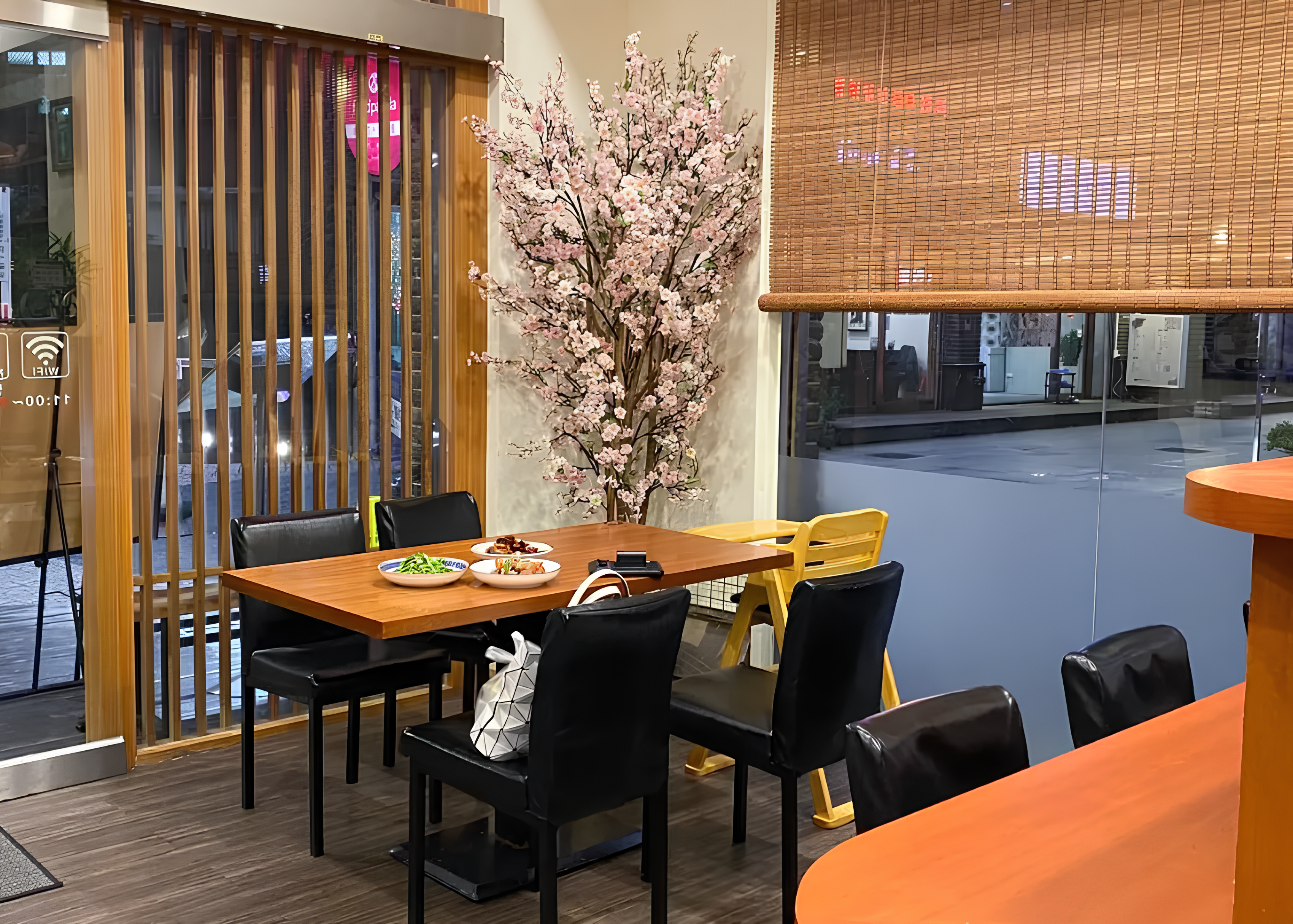 口味創意料理內部環境